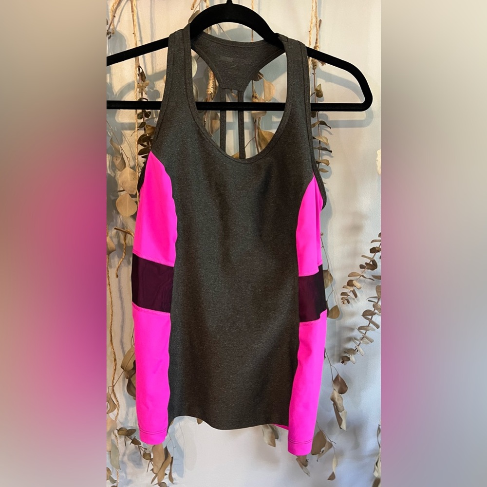 Express Workout Top w/Built-in Bra